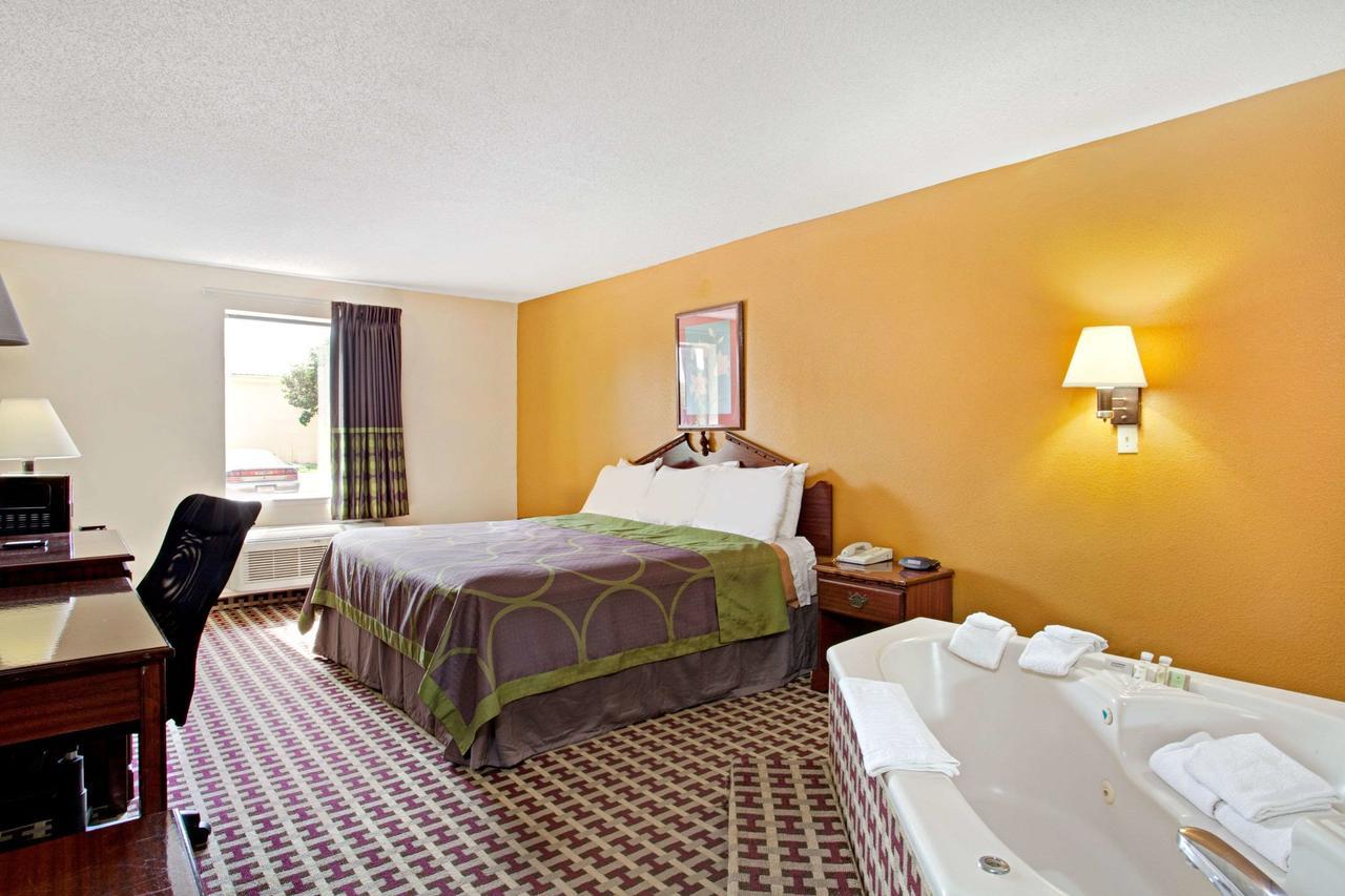 Super 8 By Wyndham Forrest City Ar Buitenkant foto